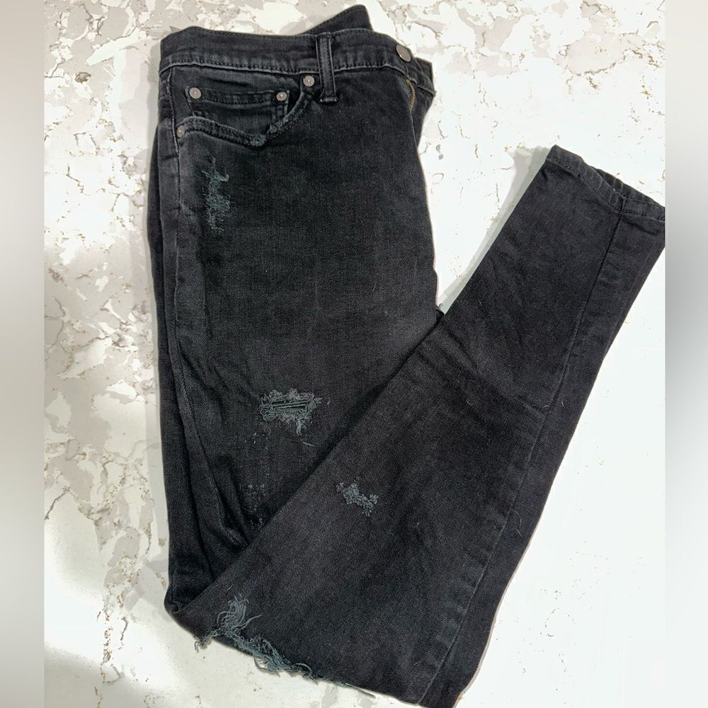 Men’s Distressed Levi’s
